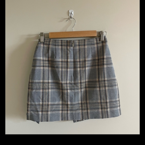 Aritzia Plaid skirt - Picture 5 of 6